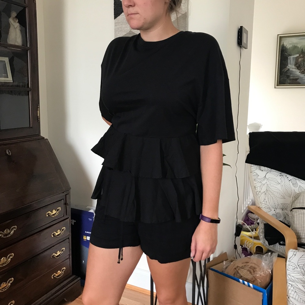 NWT - H&M tee with ruffles
